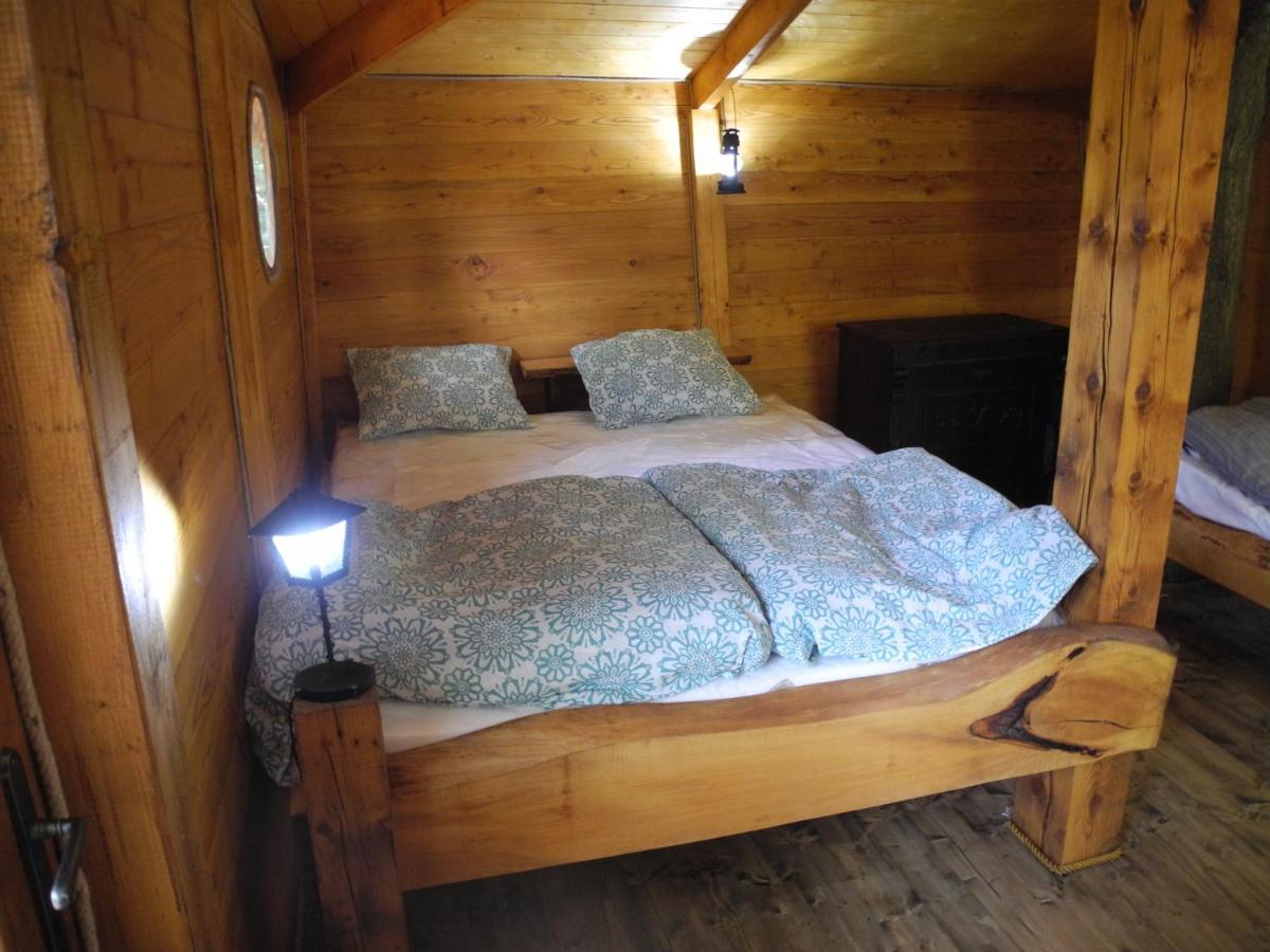 Вилла Treehouse V Brdech Bohutin  Экстерьер фото